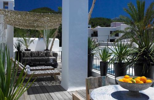 San Juan Bautista Hotel | The Giri Residence