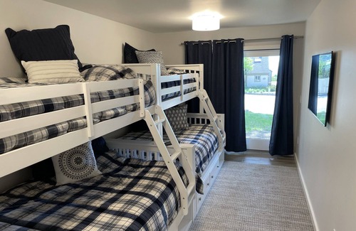 Ludlow Condo | The Glades at Okemo | Completely Remodeled Ski-in/Ski-out Trailside Condo