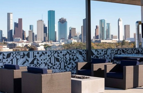 Washington Ave./ Memorial Park Condo | The Glass Palace- Houston/Galleria