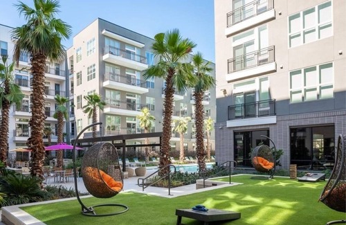 Washington Ave./ Memorial Park Condo | The Glass Palace- Houston/Galleria