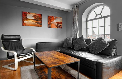 Wrexham Apartment | The Glyndwr - Berwyn House Central Wrexham