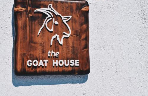 Exomvourgo Villa | The Goat House