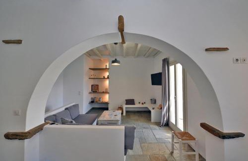 Exomvourgo Villa | The Goat House