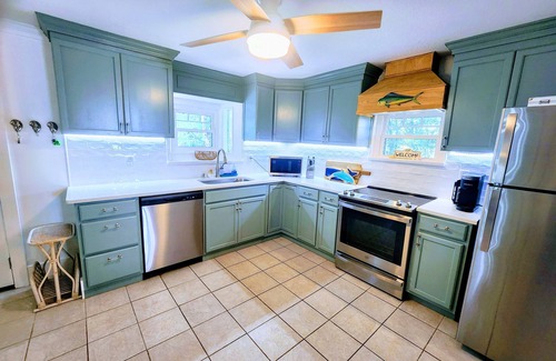 Flagler Beach House | The Golden Hour Cottage: a block & a half to the beach & 1 mile to downtown!