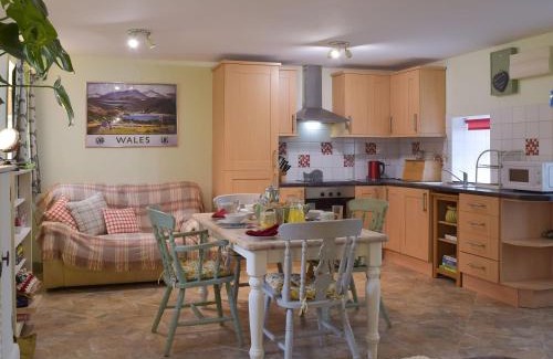 Llanybri House | The Granary
