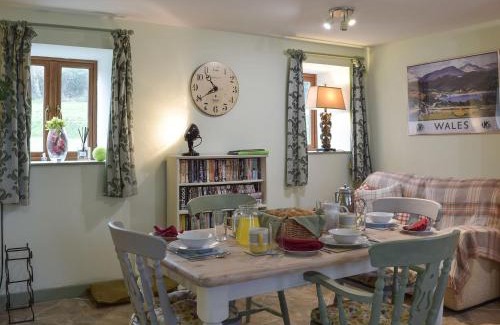 Llanybri House | The Granary