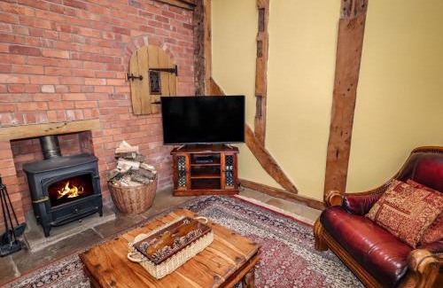 Eaton Mascott House | The Granary