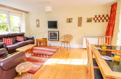 St. Columb Major Cottage | THE GRANARY, pet friendly, with a garden in St Columb Major