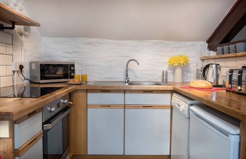 Bryn-crug Cottage | The Granary - sleeps 2 guests in 1 bedroom