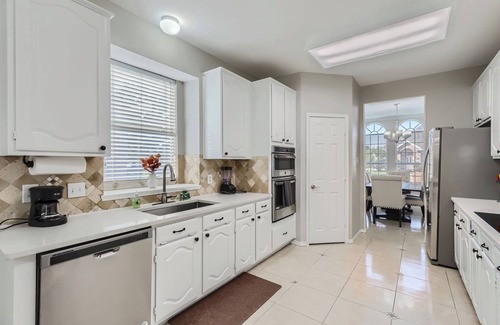 Southwest Carrollton House | The Grand Leicester – Spacious 4BR Stay