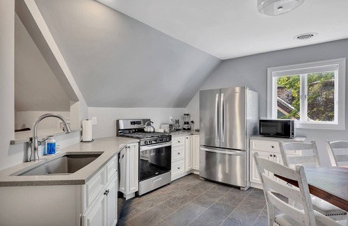 Saratoga Springs Apartment | The Grand Mare Travers | Award Winning Restoration | Huge | Sleeps 8 | Luxury