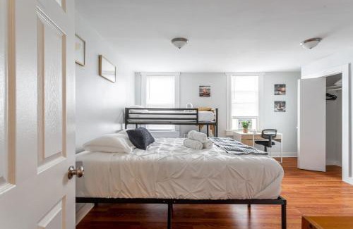 Constable Hook House | The Grand Retreat 9BR 4BA Near NYC and Airport
