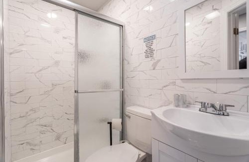 Constable Hook House | The Grand Retreat 9BR 4BA Near NYC and Airport