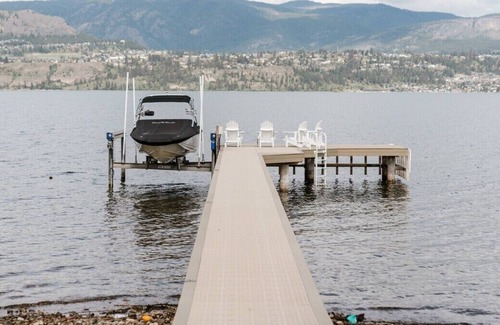 Central Okanagan House | The Grandeur - Lakefront