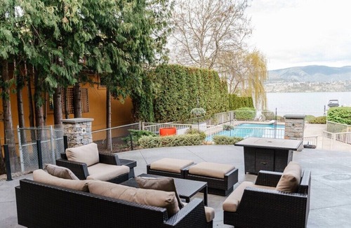 Central Okanagan House | The Grandeur - Lakefront