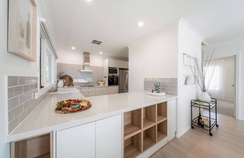 McLaren Vale House | The Grape Escape~ Location & style on Shiraz Trail