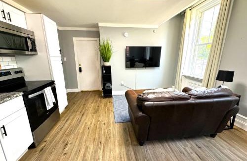 Wilmington Apartment | The Grayson at Park Place- cozy and fully updated with King bed free coffee and fast WIFI