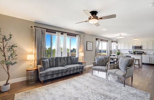 Peyton House | The Great Escape | 6BR Gym Hot Tub Pets OK!