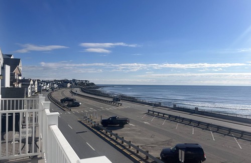Hampton Condo | The Great Escape II. Newly renovated and beautiful Unit on Hampton Beach.