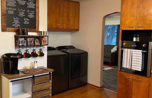 Port Clinton House | The Great Lake Escape - 1 mile to downtown PC/Walking distance to City Beach