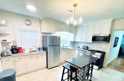 Fayetteville House | The great retreat - 1 mile from the University