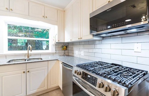 Fayetteville House | The great retreat - 1 mile from the University