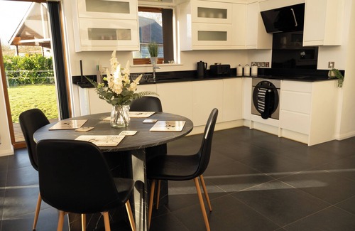 Thorpe On The Hill Cabin | The Green Monkey Lodge – Thorpe-on-the-Hill