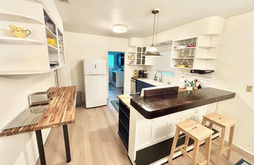Holly Hill House | The Green Palm, Sleeps 6 , pet friendly!