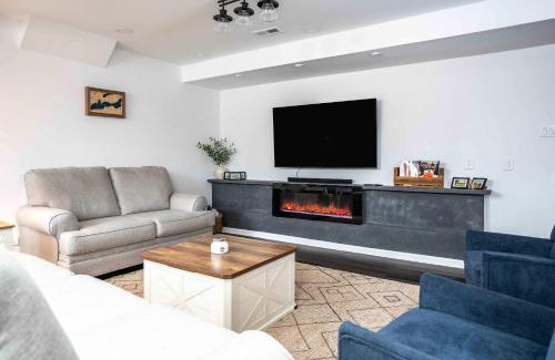 Lake Geneva House | The Greystone - Stay for 12