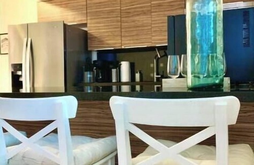 Coconut Grove Apartment | The Grove 3 10 minutes from the beach. In the heart of Coconut Grove/CocoWalk