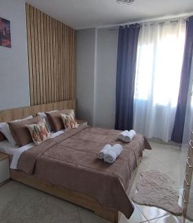 Mbrostar-Urë Apartment | The Guest Apartment 2025