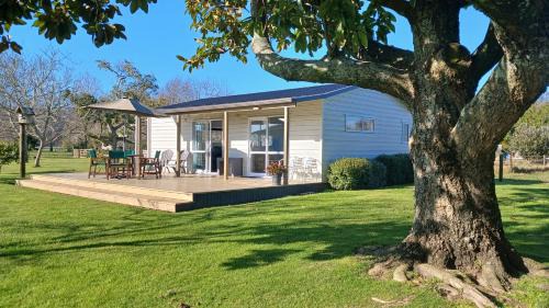 Te Teko House | THE GUEST HOUSE - Awakeri modern country cottage