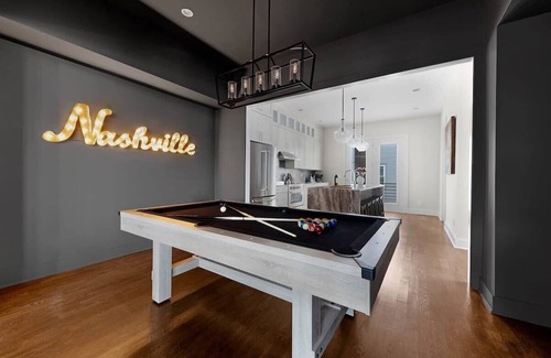 Edgehill House | The Hadden House - Rooftop Lounge with Firepit!
