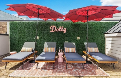 Edgehill House | The Hadden House - Rooftop Lounge with Firepit!
