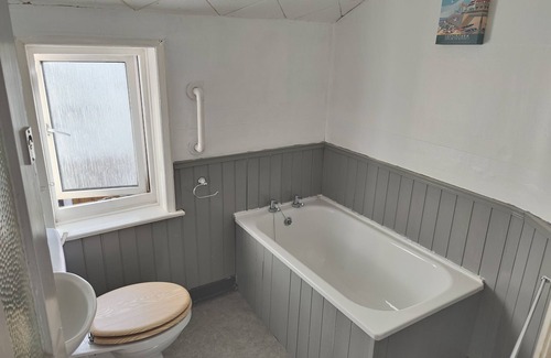 Sheringham House | The Halt, Sheringham - 2xcar spaces Family and dog friendly, close to the beach.
