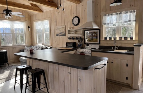 Charleston Cabin | The Hamblett at Hinton Hill