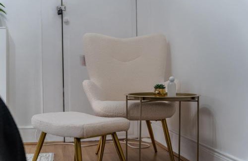 Grays House | The Hampden House - Sleeps 7