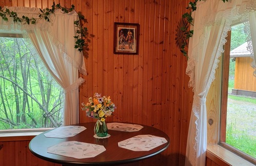 Martin City Cabin | The HAPPY ELK 8.4 ni. to Glacier Park NO/TAX. Beautifull cabin, medow with view
