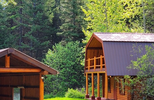 Martin City Cabin | The HAPPY ELK 8.4 ni. to Glacier Park NO/TAX. Beautifull cabin, medow with view