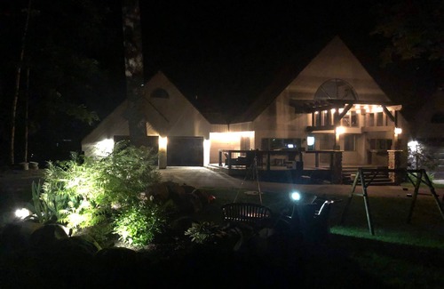 Harbor Springs House | THE HARBOR HOUSE LODGE! Enjoy water sports, golf, skiing and more.