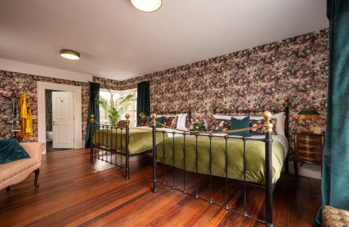 Queens Quarter Hotel | The Harrison Chambers of Distinction