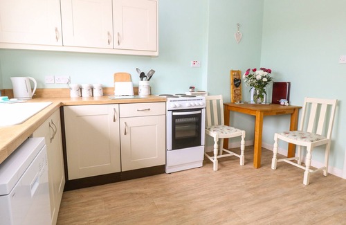 Hethel Cottage | THE HAVEN, pet friendly, with open fire in Norwich