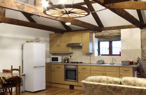 Liskeard Cottage | The Hayloft, 6 miles to Looe & dog friendly Seaton Beach, country retreat (1 BR)