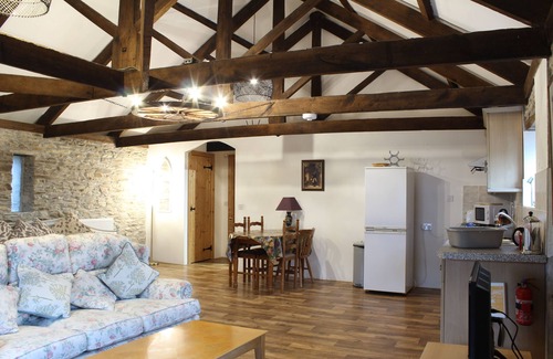 Liskeard Cottage | The Hayloft, 6 miles to Looe & dog friendly Seaton Beach, country retreat (1 BR)