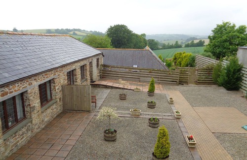 Liskeard Cottage | The Hayloft, 6 miles to Looe & dog friendly Seaton Beach, country retreat (1 BR)