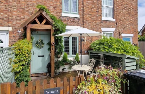 Nantwich House | The Hayloft, Private Room at Wisteria Cottage