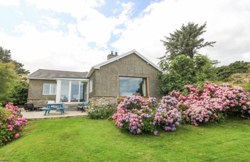 Llaneilian House | The Headland