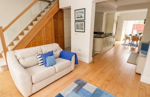Mumbles Cottage | THE HEADLANDS - GOWER, pet friendly, with a garden in The Mumbles