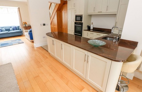 Mumbles Cottage | THE HEADLANDS - GOWER, pet friendly, with a garden in The Mumbles