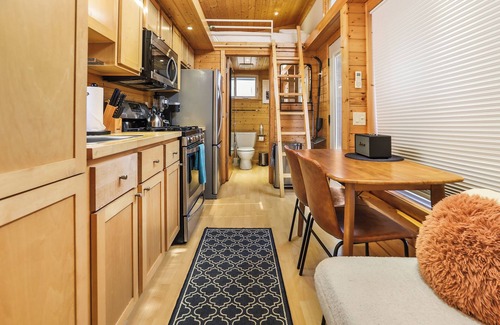 Mount Helix House | The Helix Retreat - Private home w trails, pool, river, tiny home & pool house.